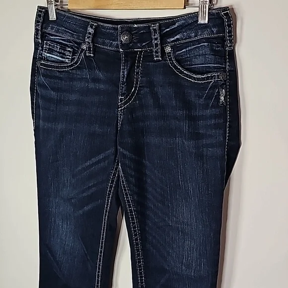 Silver Suki dark wash 30x22 mid rise capris - Picture 2 of 8